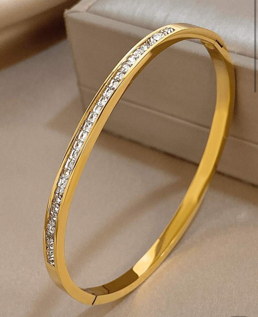 Gold bracelet